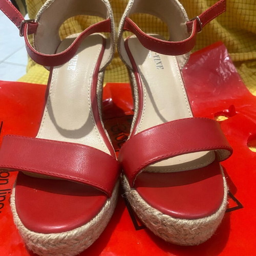 Shoes red platform sandals like new, size 39
