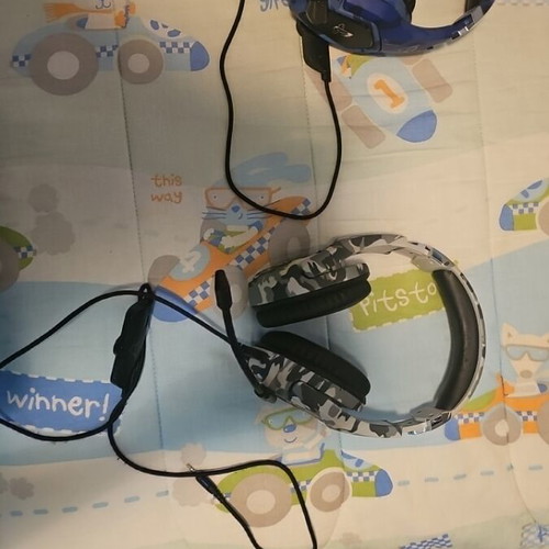 Ps4 used with 6 games and 2 headphones