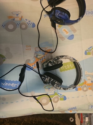 Ps4 used with 6 games and 2 headphones