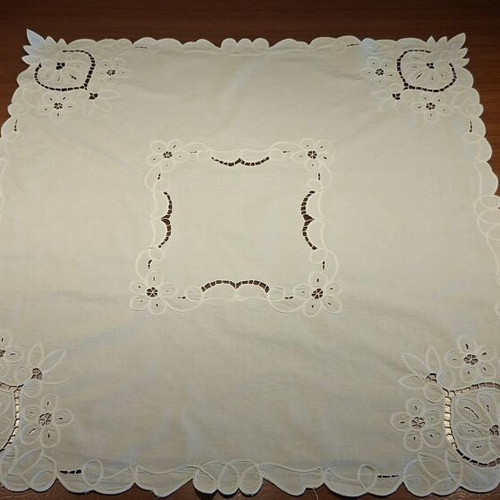 Vintage square tablecloth with white Richelieu cutwork embroidery (77x79 cm)