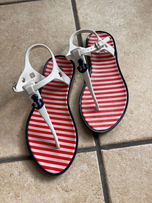 Sandalια Igor μέγεθος 29 άσπρα σαν καινούργια