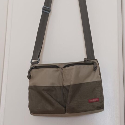 Attrattivo crossbody sports bag like new, olive green