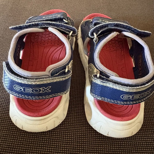 Geox sandals size 32 used with light-up feature, blue