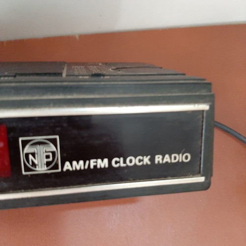 Vintage clock radios from the 70s used, pack of two