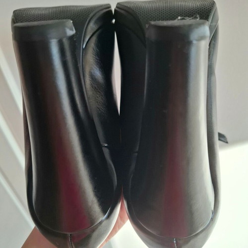Stefania black Mary Jane pumps size 41 like new