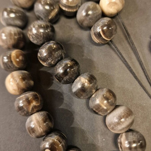 Worry beads new, horn material, 27 beads 14×15mm
