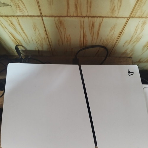 Sony PlayStation 5 Digital Edition like new, 1TB, two joysticks