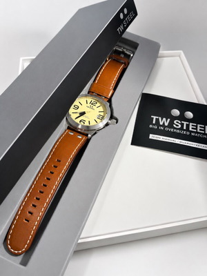 TW Steel ρολόι Oversized με καφέ δερμάτινο λουράκι σαν καινούργιο, full set