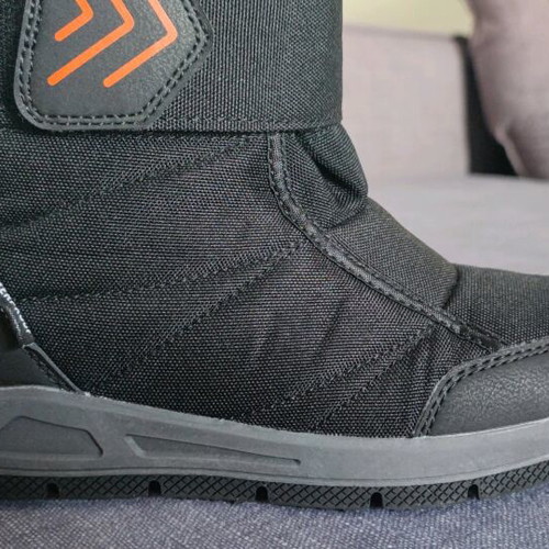 Children's waterproof snow boots size 32 like new, black