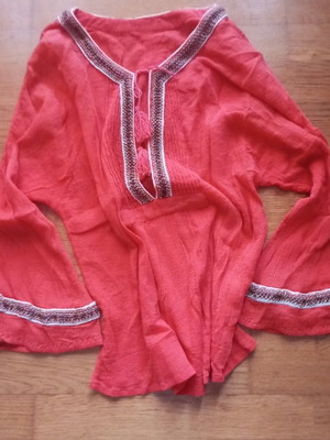 Boho blouse orange like new, embroidered details, size M