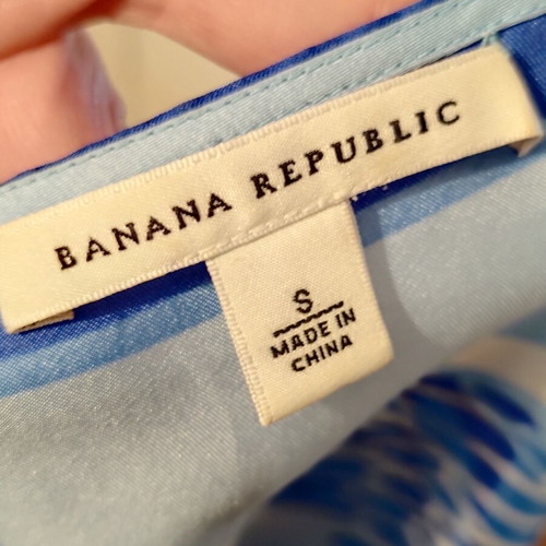 Banana Republic Silk Blouse like new, floral blue turquoise