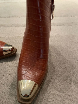 Brown ankle boot with gold toe 36 like new