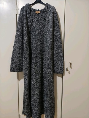 Nouveau long knitted coat with hood and buttons, like new, gray