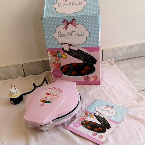Cake Pop Maker new with adapter and recipe book
