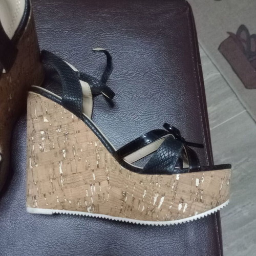 GoGo Shoes platform sandals size 37 black in excellent condition