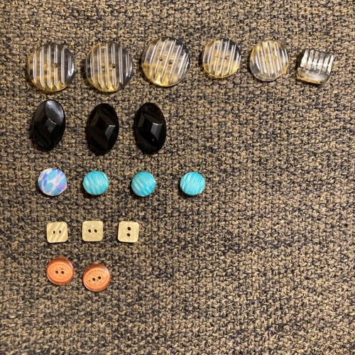 18 vintage buttons from 80s and 90s