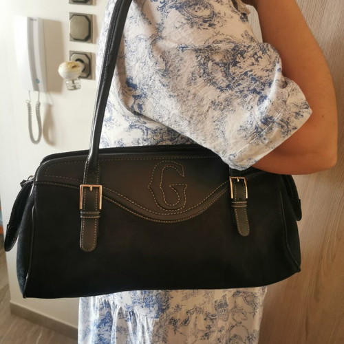 Leather shoulder bag with suede and metal details like new