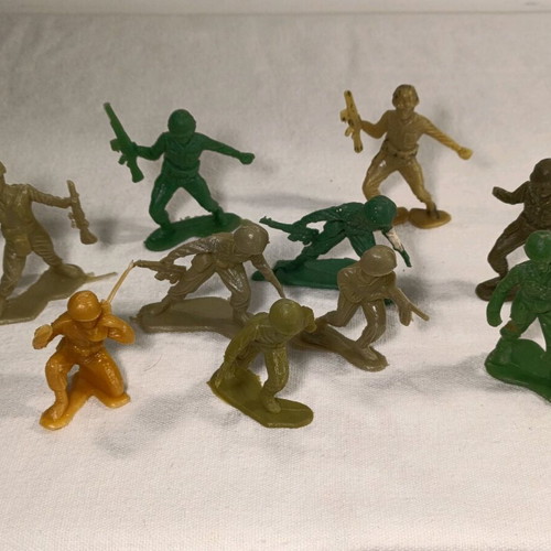 Vintage toy soldiers used, likely Greek made
