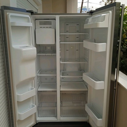Samsung refrigerator parts like new, 7 door bins, 8 shelves, 4 drawers