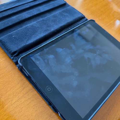 Apple iPad μοντέλο 1432 σαν καινούργιο με θήκη