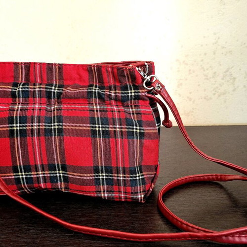 Royal Stewart Tartan pouch crossbody bag like new, black and red