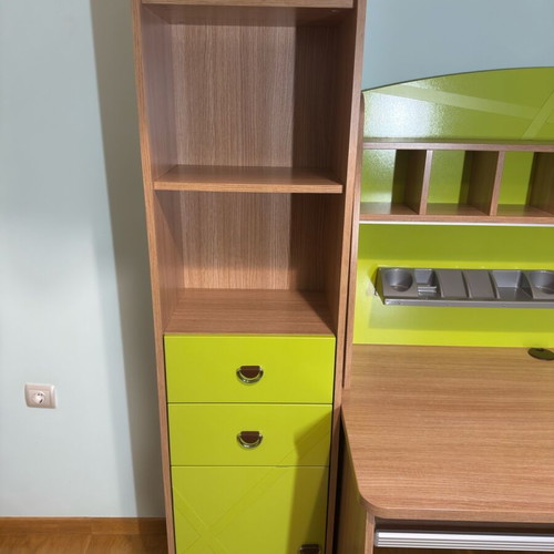 Cilek Youth Room Set like new with 2 bookshelves, desk and bed