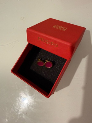 Jewelry set known brand new
