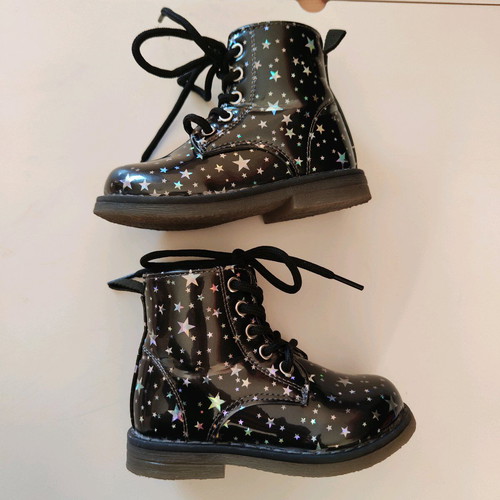 Conguitos boots black with star pattern, like new