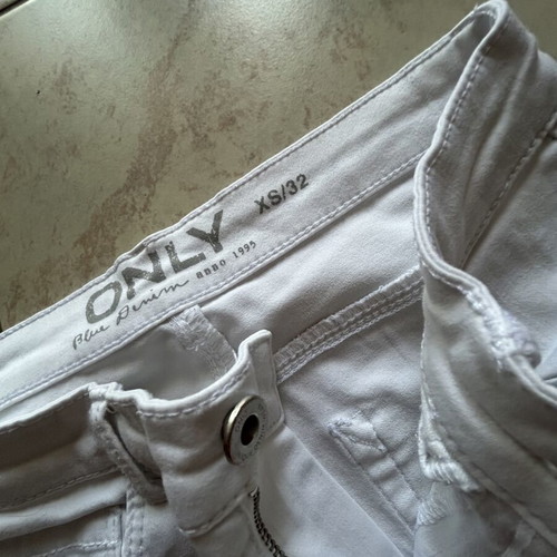 Only white denim pants XS like new