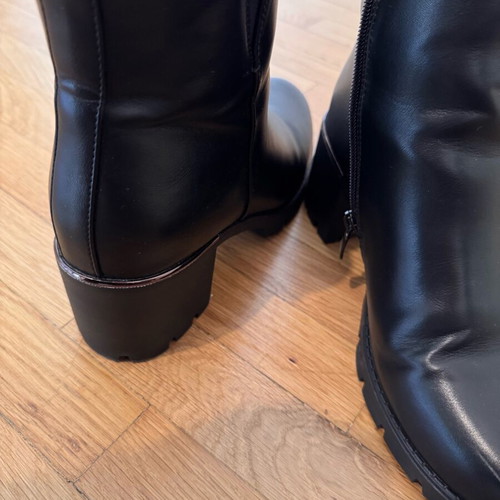 Black ankle boots size 41 like new with heel and zipper