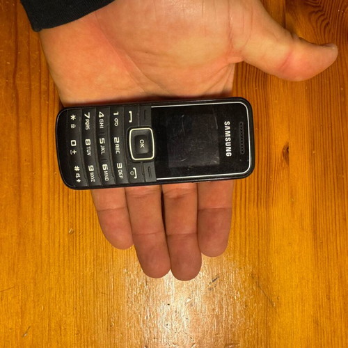 Samsung E1200 and C3300K champ phones like new, set of 2
