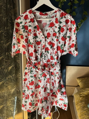 Monki Floral Romance Romper like new, white with red roses