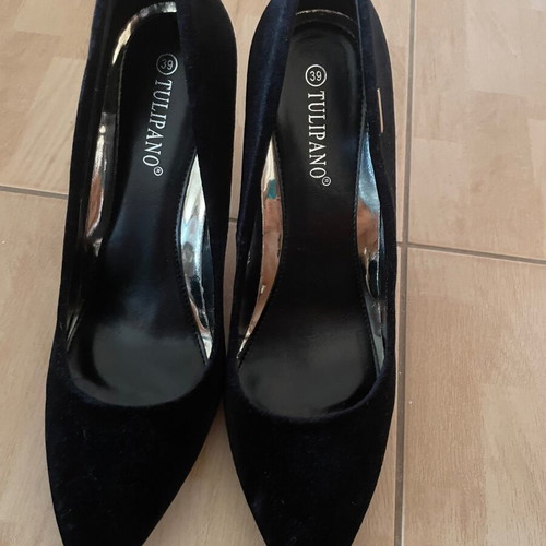 Suede shoes new, size 39, black