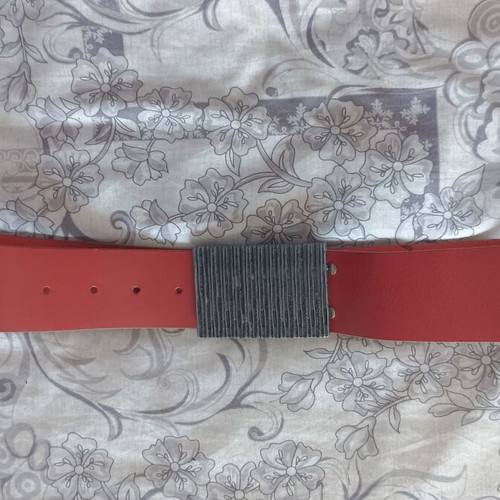 Women's red belt like new, size 80-95cm