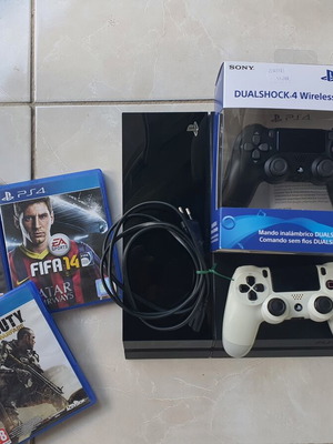 PlayStation 4 500GB like new with 2 controllers and 3 games