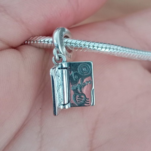 Pandora Passport Charm like new, silver