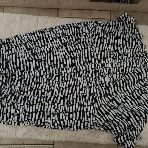 Long skirt new with buttons size XXL white and blue