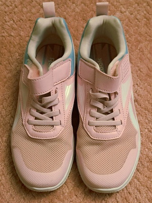 Reebok athletic shoes used, size 33, pink