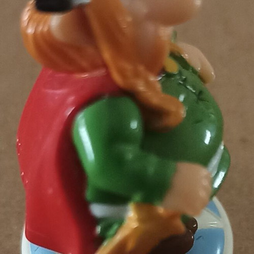 Majestix figure from Kinder surprise Asterix and the Romans series 2000 like new