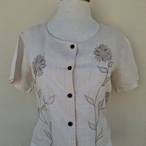Linen short-sleeve shirt embroidered by hand like new, beige, size L