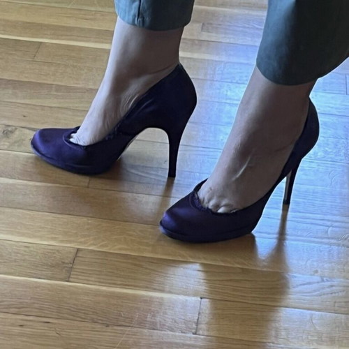 Pedro Garcia satin purple pump like new, size 38.5, 11cm heel