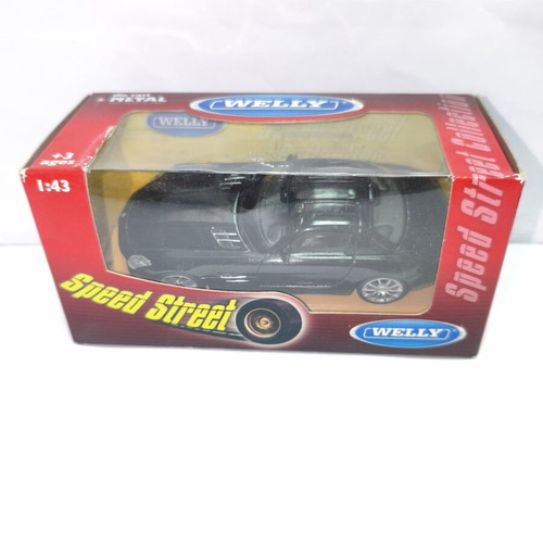 Welly diecast Mercedes SLR McLaren car 1:43 scale