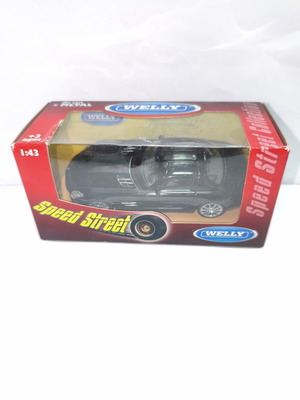 Welly diecast Mercedes SLR McLaren car 1:43 scale