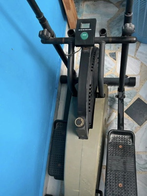 Elliptical machine used, fully functional, ideal for home cardio workout
