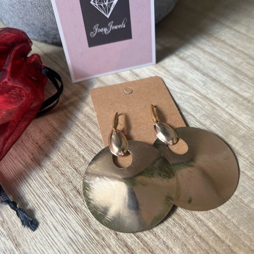 Brass dangle earrings new, gold color