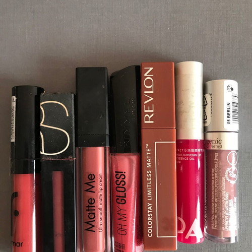 Lipsticks set like new with Nars, Flormar, Revlon, Sleek, Rimmel, Bell London