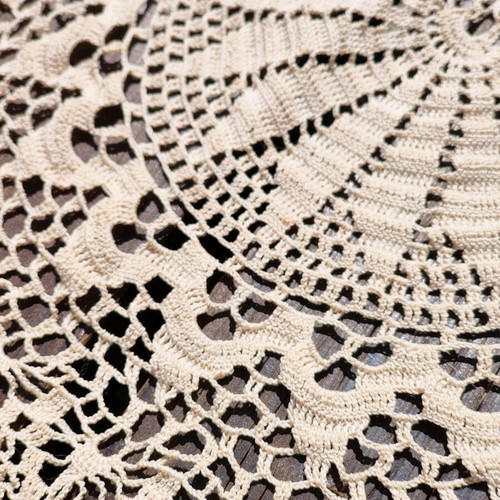 Crochet doily like new, size 70x40 cm