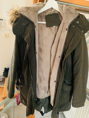 Green jacket with fur in like new condition, detachable vest