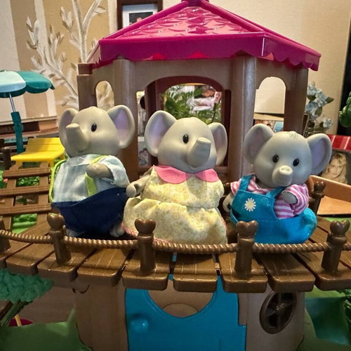 Lil Woodzeez treehouse large kids set like new