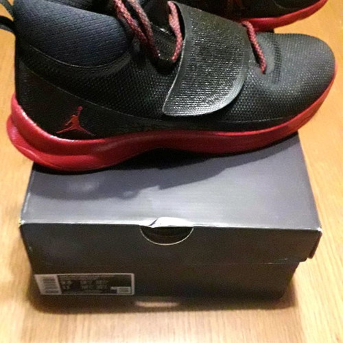 Nike Jordan basketball shoes like new, size 42.5 with box